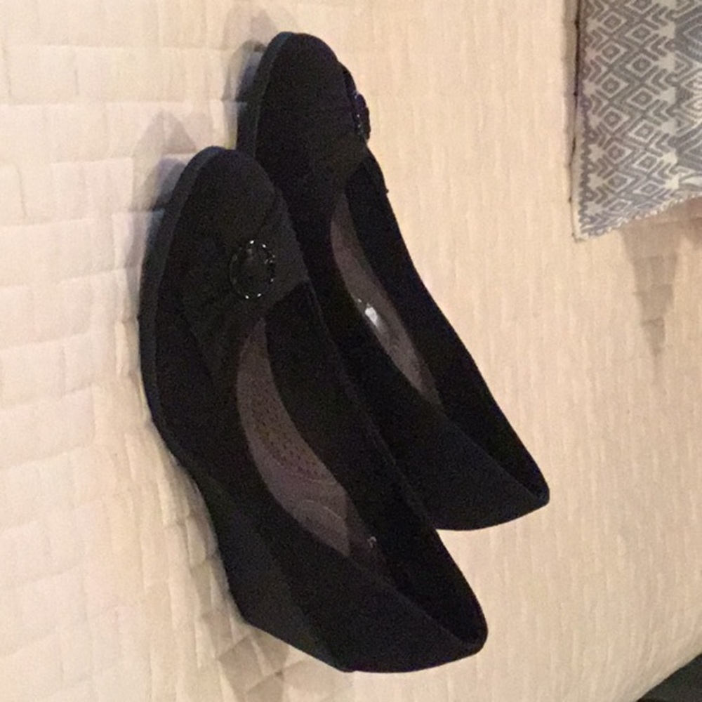Black Wedge Pumps